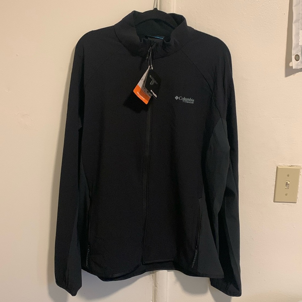 ⚡️Men’s Columbia titanium performance jacket! NWT